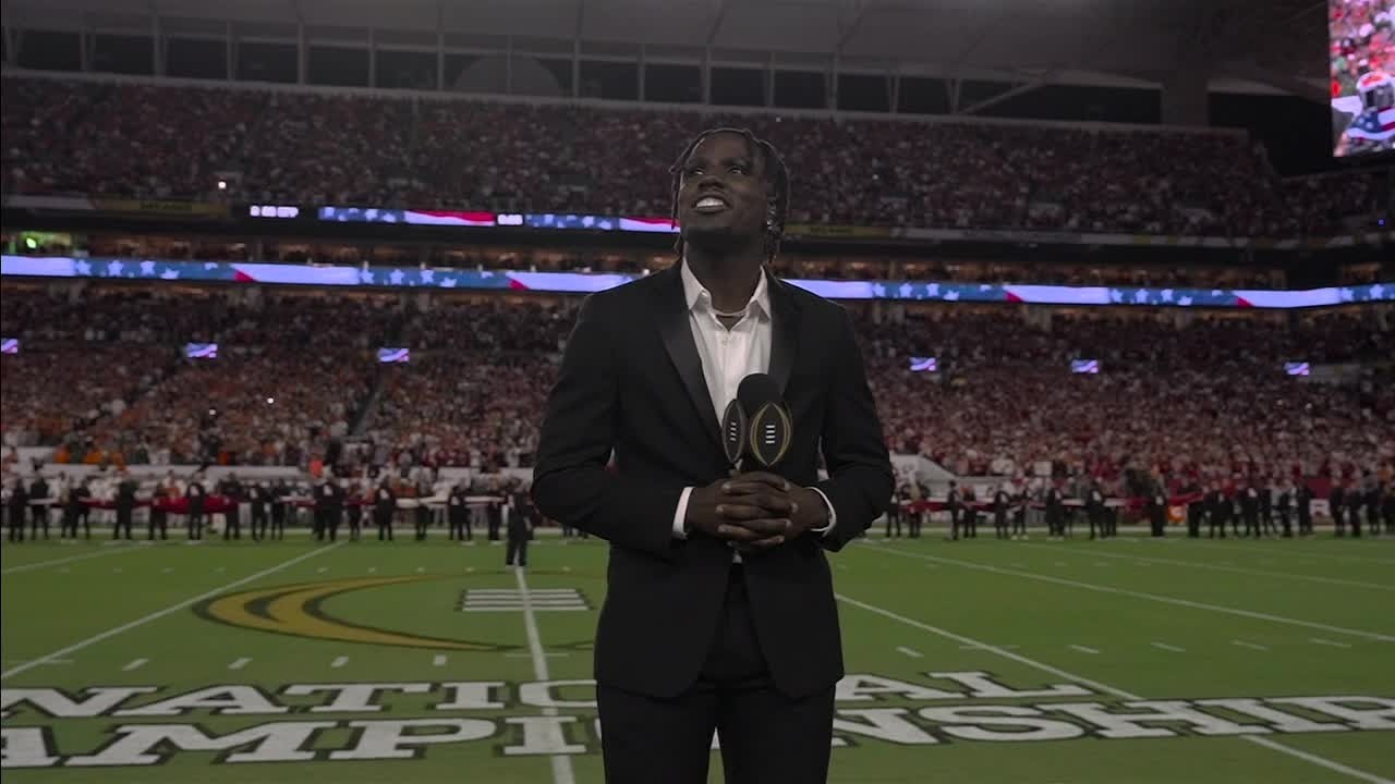 'Idol' Winner Jamal Roberts Delivers "Magnificent" Anthem Performance Ahead  of College Football Championship