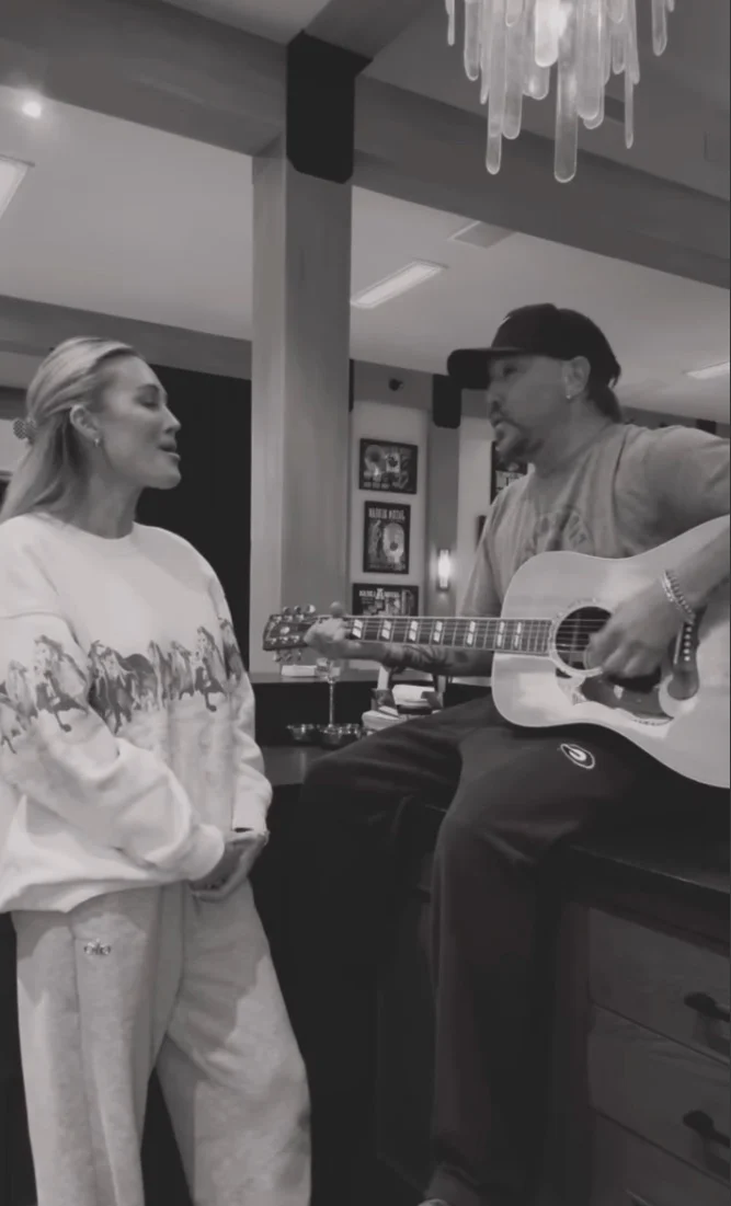 Brittany and Jason Aldean perform “Drink A Beer” in honor of Charlie Kirk