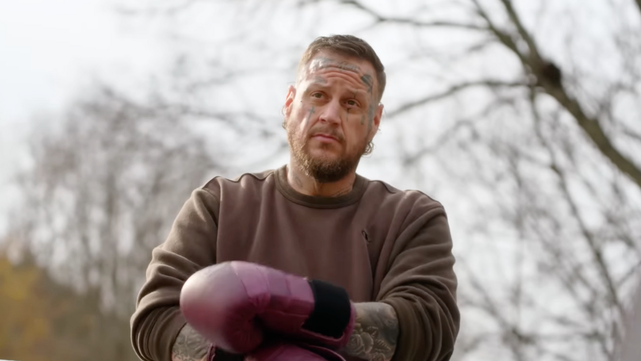 jelly roll with boxing gloves