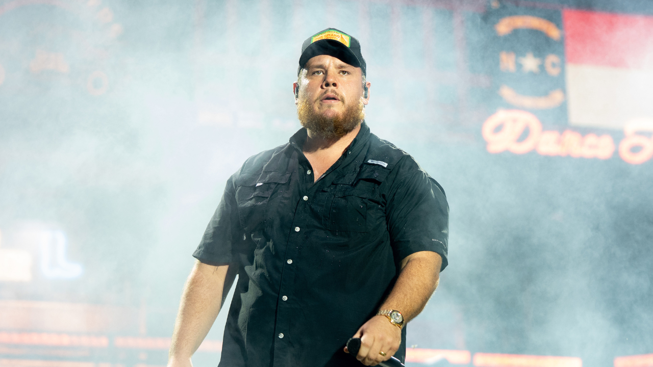 luke combs on stage