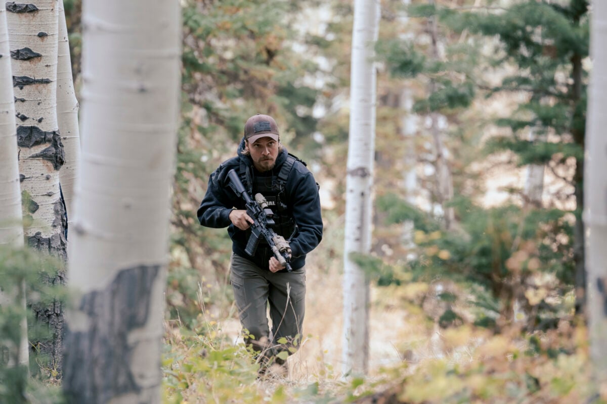 “Road to Nowhere” – When a standoff between Broken Rock and local ranchers over a mine groundbreaking turns violent, the Marshals launch a manhunt to find the shooters, on MARSHALS, Sunday, March 15 (8:00-9:00 PM, ET/PT). Pictured: Luke Grimes as Kayce Dutton.