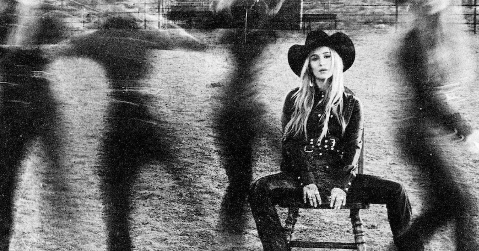 lainey wilson black and white