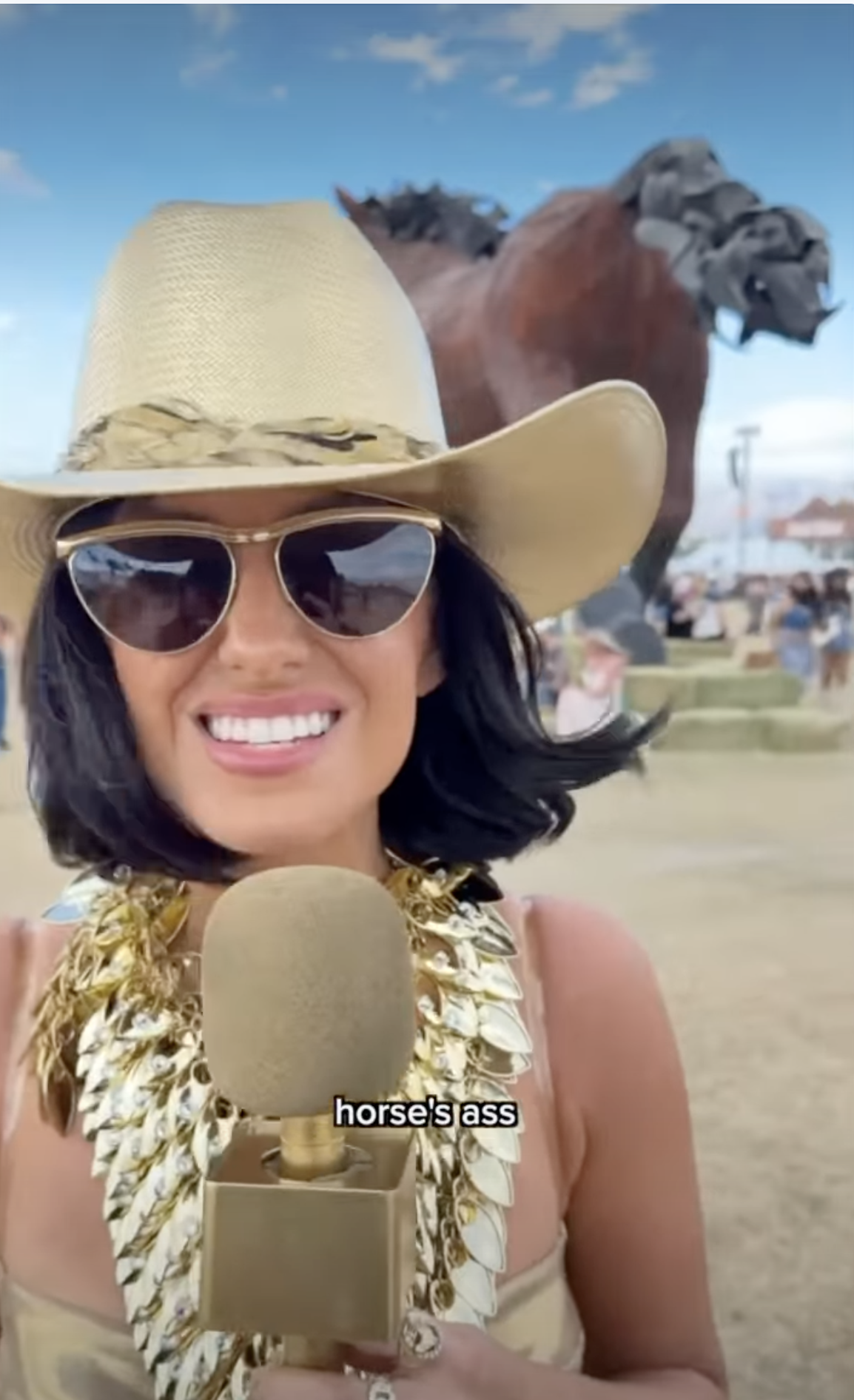 Lainey Wilson at Stagecoach Pranking Fans