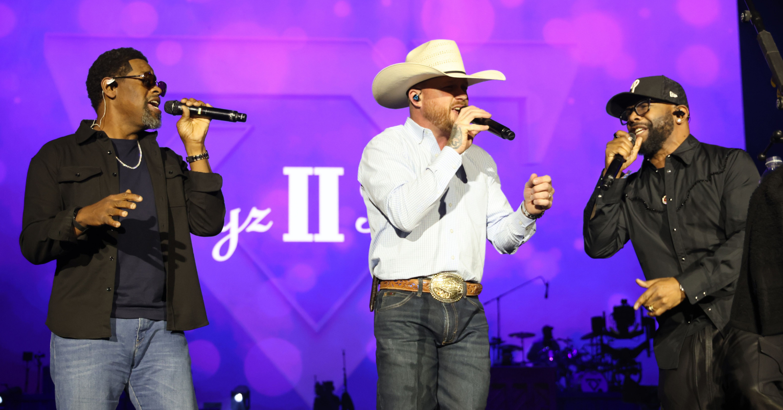 Cody Johnson and Boyz II Men sing at Stagecoach