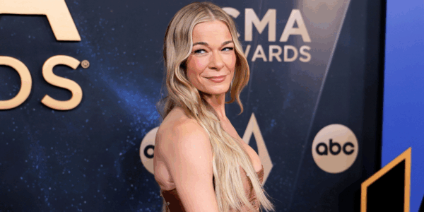 LeAnn Rimes postpones two shows due to "severe illness"
