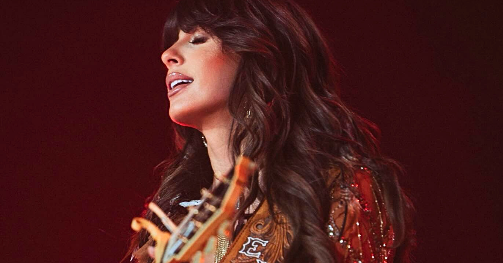 A concert video of country artist Ella Langley encouraging her fans to trust in God is garnering attention online...