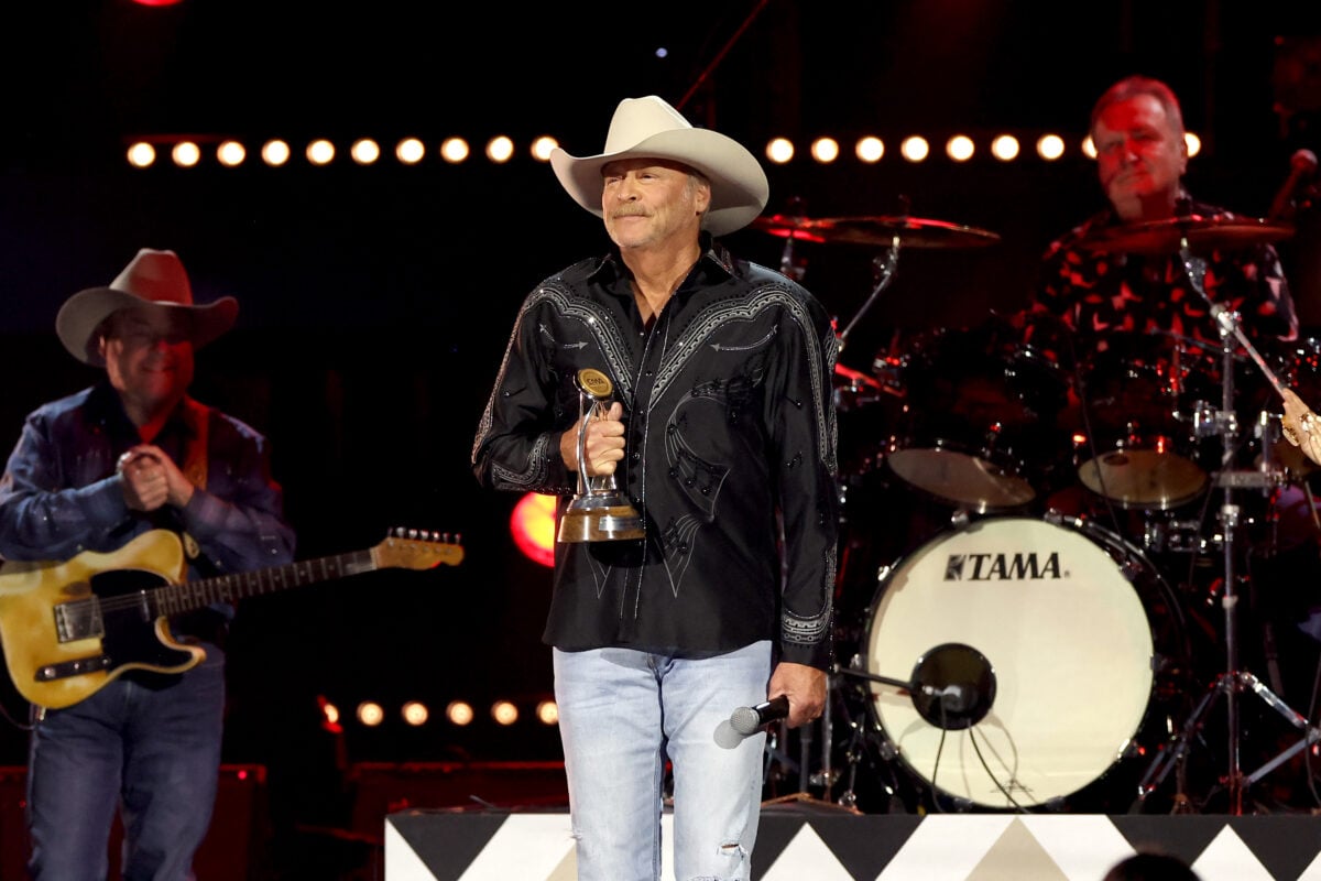 alan jackson holds an award 