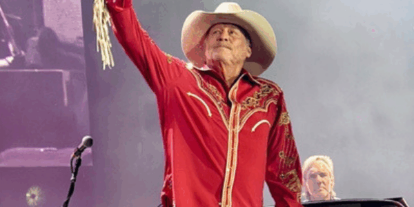 Alan Jackson waves to the crowd at the end of his last concert