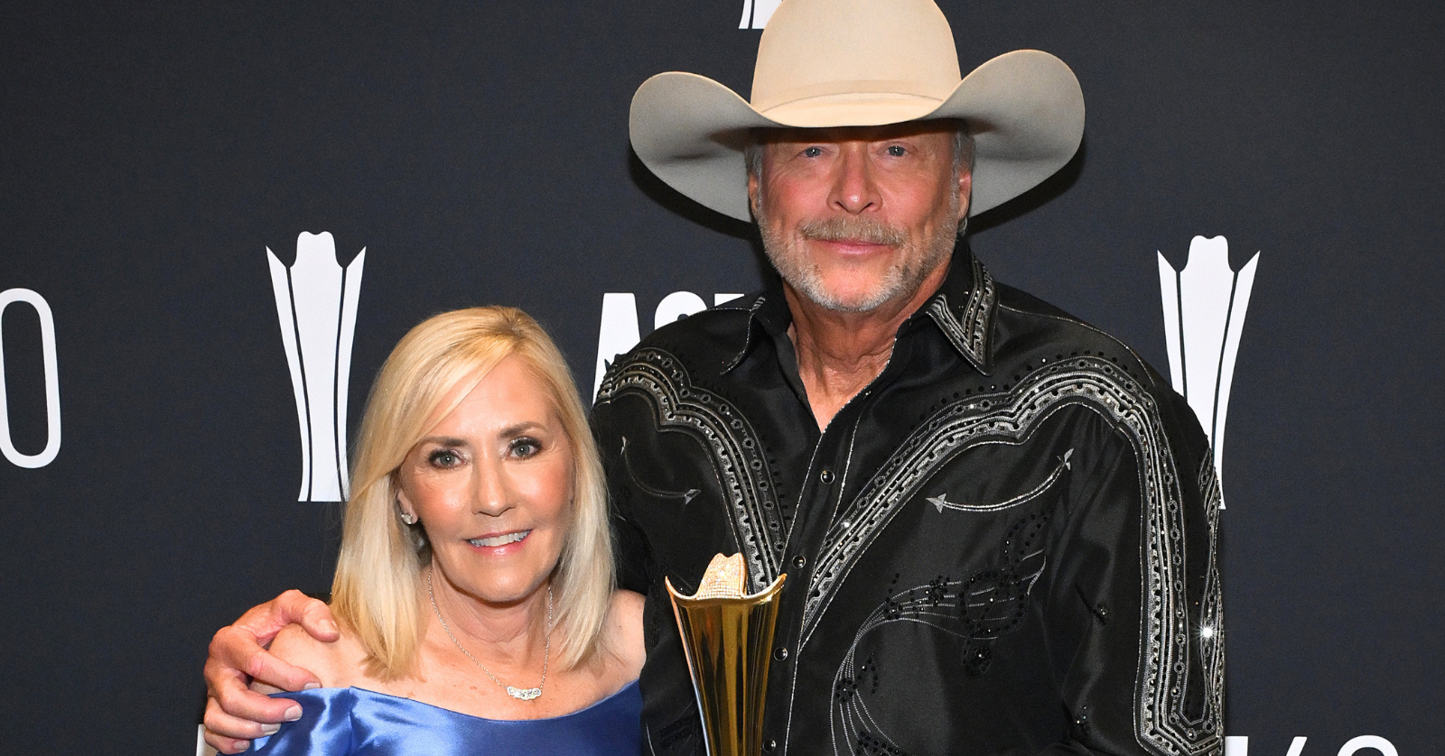 Alan Jackson releases cover of "Still the One" by Orleans in tribute to wife Denise before his final concert on June 27th