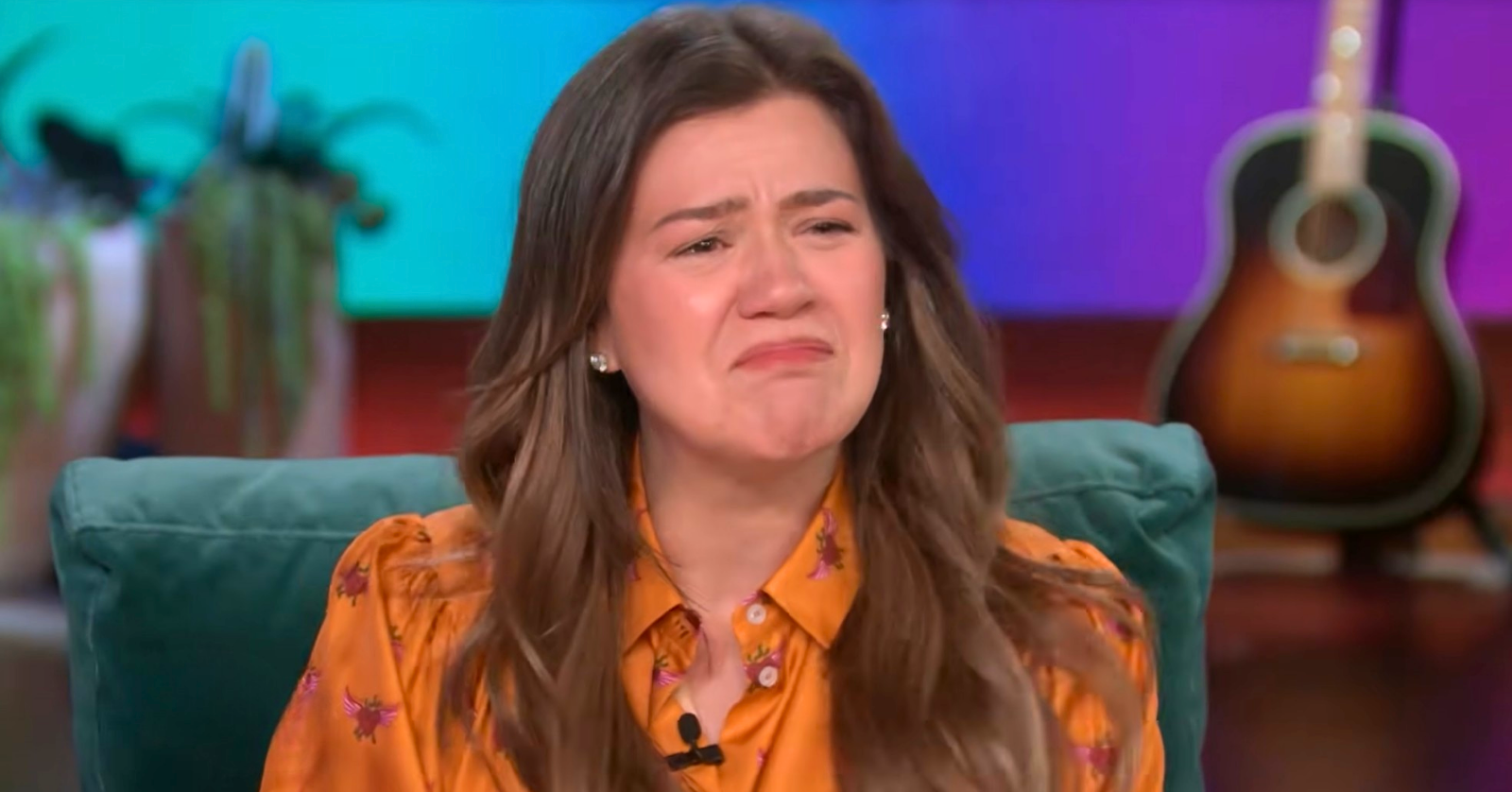 Kelly Clarkson tears up on her daytime talk show