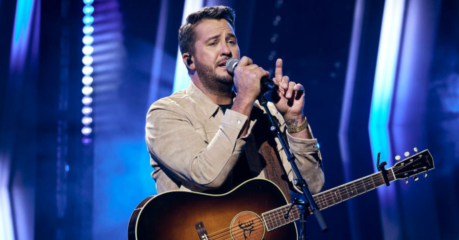 Luke Bryan, "Country Girl"