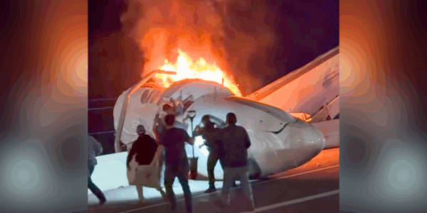 In the evening of June 16, a plane crashed on the highway in Laredo, Texas, compelling several witnesses to assist first responders in rescuing those who were on board. These brave efforts were captured on video.
