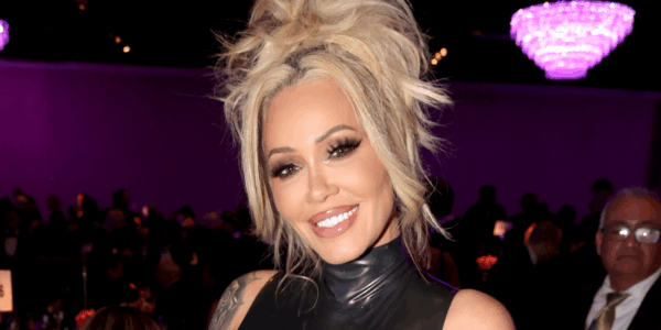 Bunnie Xo was seen kissing a younger man at ex Jelly Roll's Bar