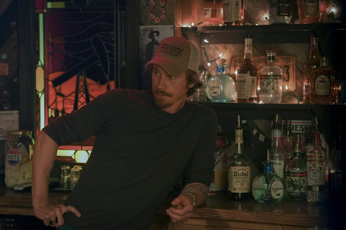 Garrett Hedlund as Mitch of the Paramount+ original series TULSA KING. Photo Cr: Brian Douglas/Paramount+. © 2022 Viacom International Inc. All Rights Reserved.