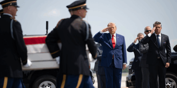 Four U.S. service members who were killed in the ongoing conflict with Iran returned to American soil on July 22. After their dignified transfer, travelers at an airport honored one of the deceased soldiers in a powerful way.