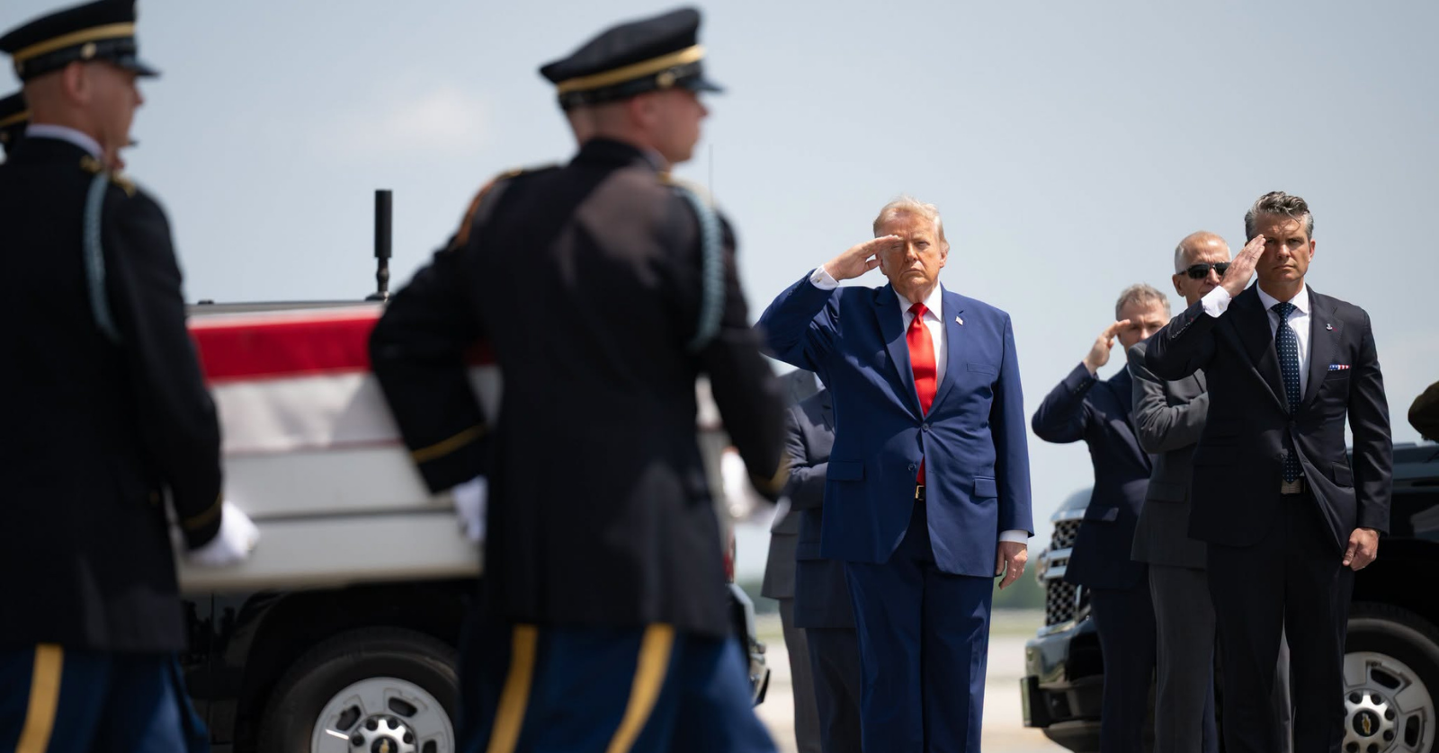 Four U.S. service members who were killed in the ongoing conflict with Iran returned to American soil on July 22. After their dignified transfer, travelers at an airport honored one of the deceased soldiers in a powerful way.