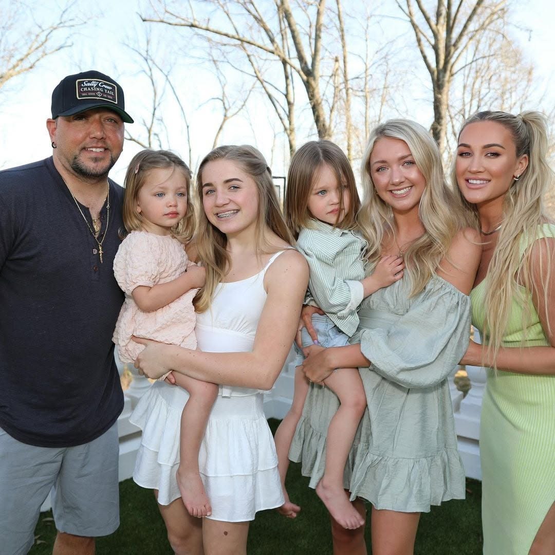 Jason and Brittany Aldean with all four kids;