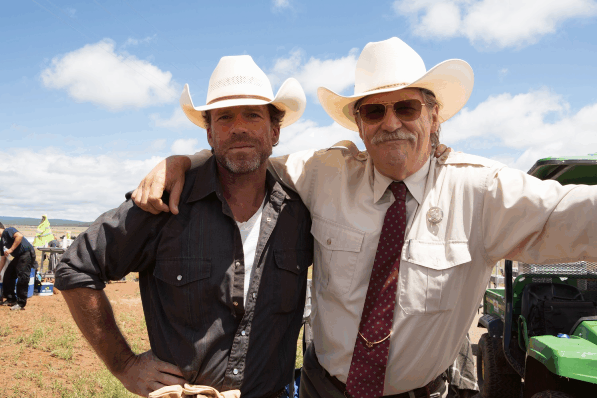 Taylor Sheridan and Jeff Bridges on set of "Hell or High Water" (Photo Credit: CBS Films)
