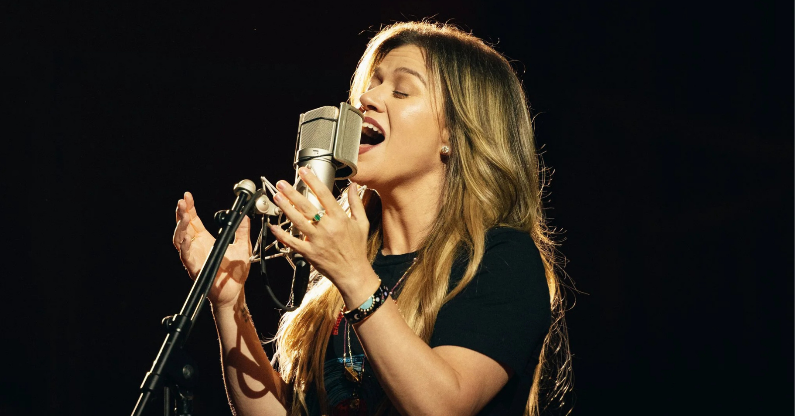 Kelly Clarkson, "I'd Be Lyin'"