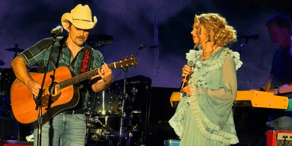 At a recent concert, Brad Paisley was joined by "American Idol" winner Hannah Harper for a special duet of "Whiskey Lullaby."