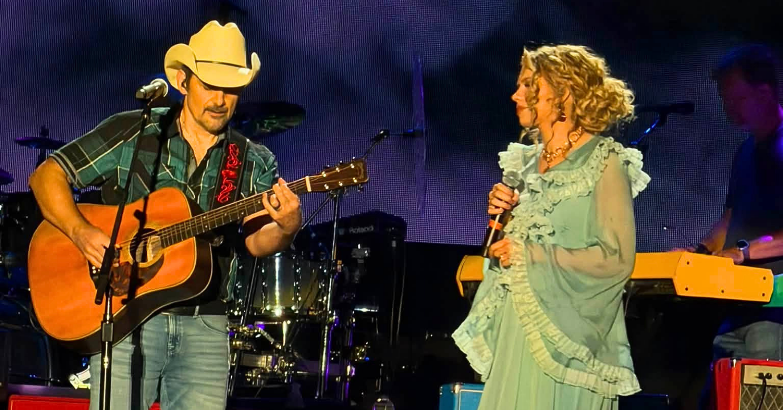 At a recent concert, Brad Paisley was joined by "American Idol" winner Hannah Harper for a special duet of "Whiskey Lullaby."