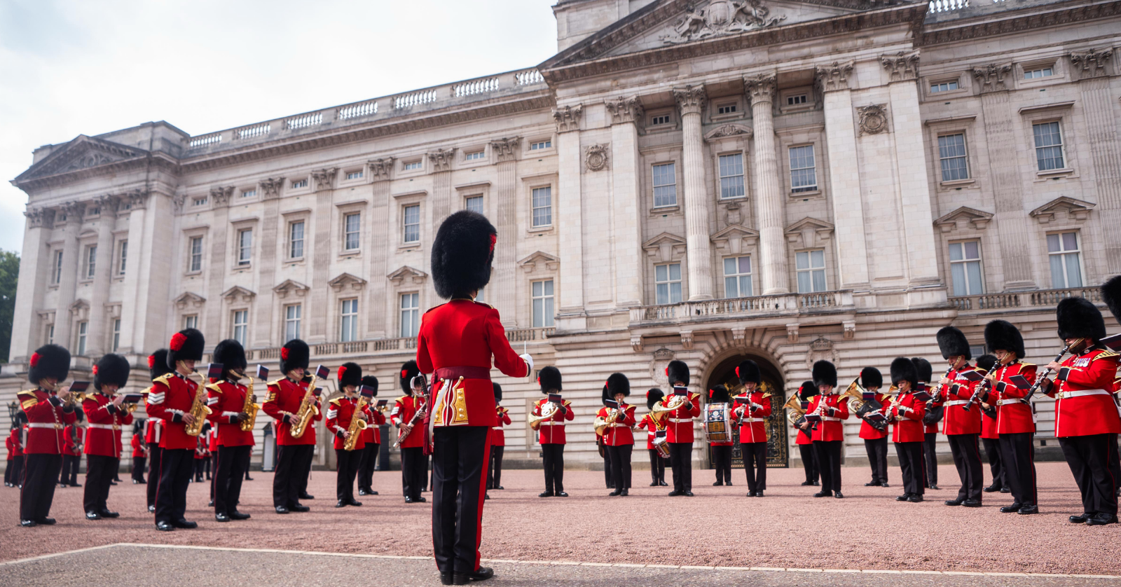 One day after the passing of Dolly Parton, her status as an internationally beloved star is evident, with the Royal Family of Great Britain honoring her in a special way.
