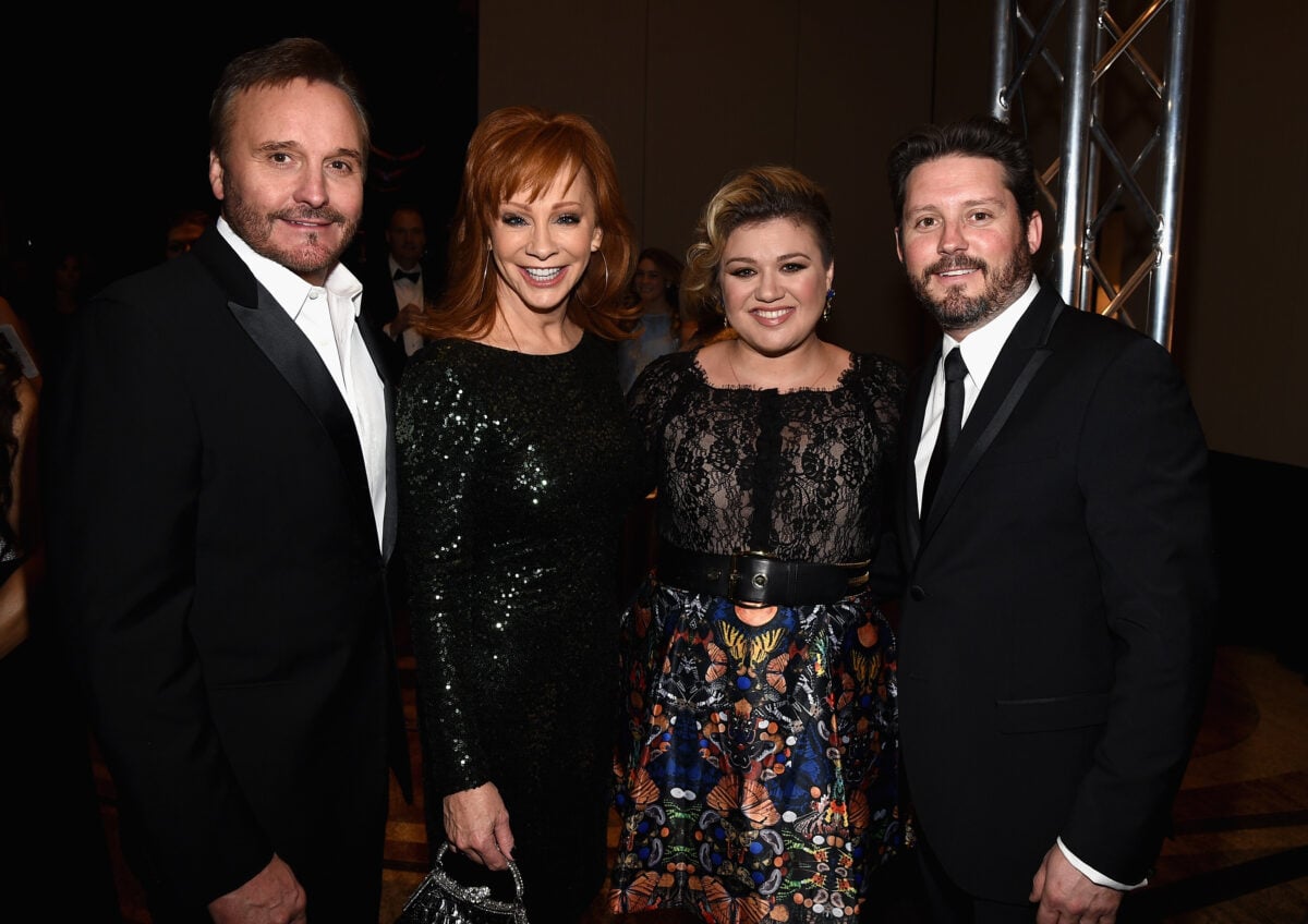 Narvel and Brandon Blackstock with their now ex-wives, Reba McEntire and Kelly Clarkson, in 2015