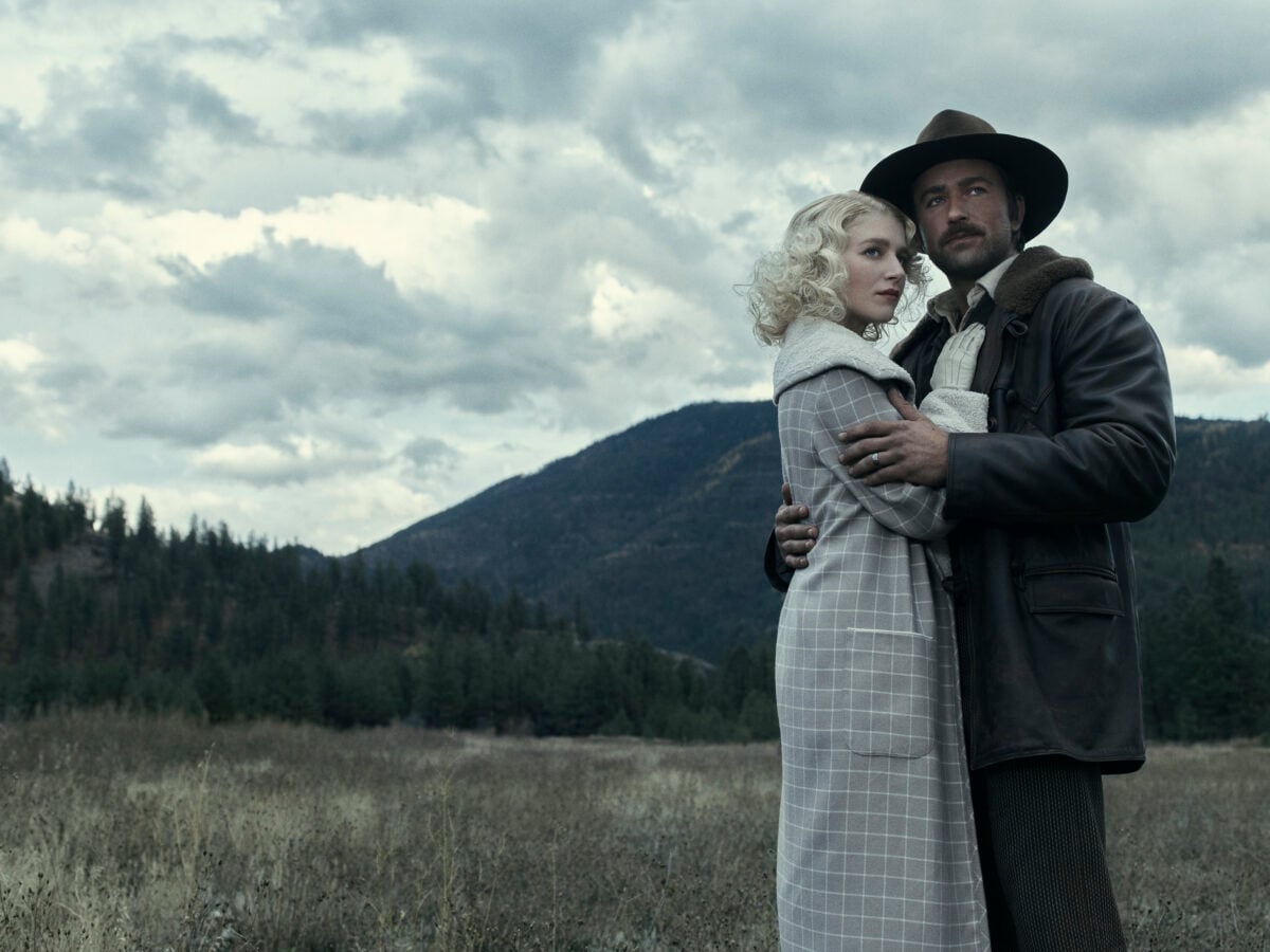 Spencer Dutton and Alexandra Alex Dutton in 1923, played by Brandon Sklenar and Julia Schlaepfer