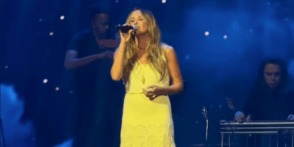 Carly Pearce performs "Whiskey Lullaby"