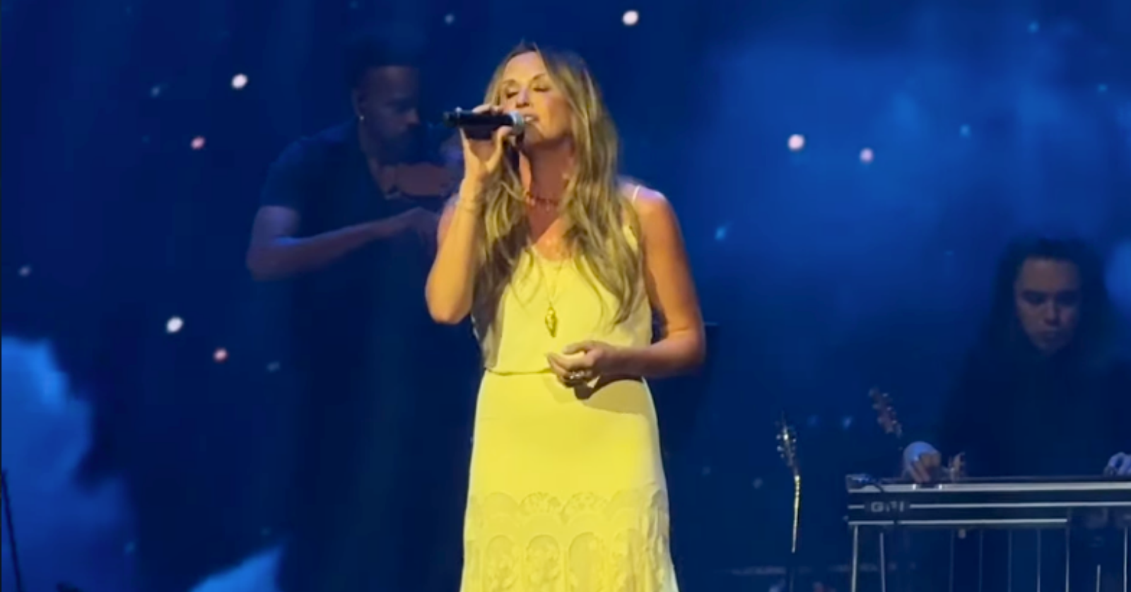 Carly Pearce performs "Whiskey Lullaby"
