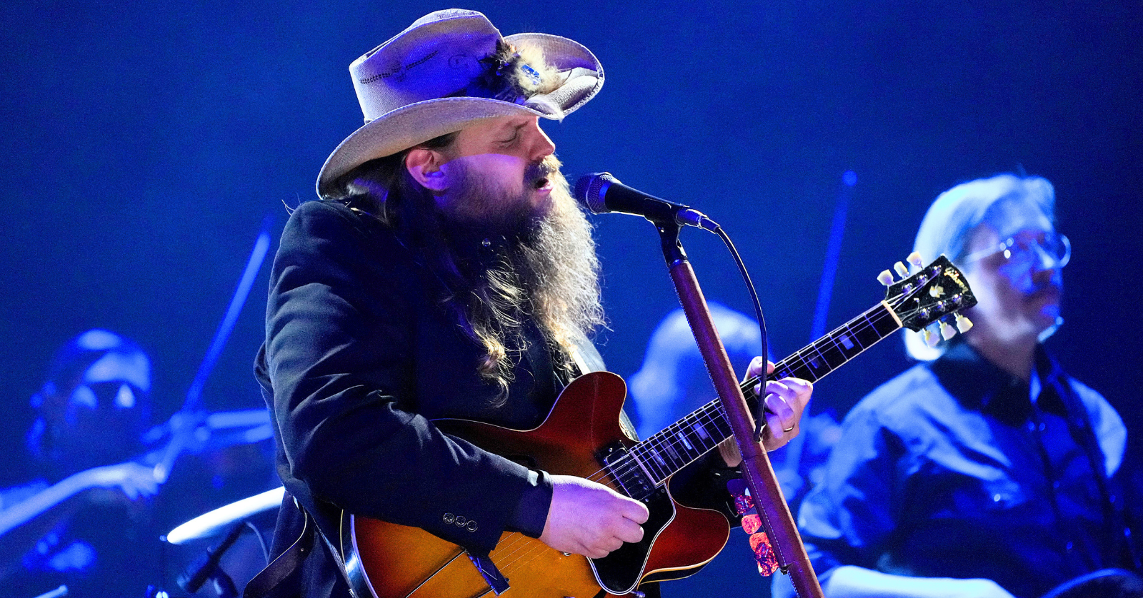 Chris Stapleton honors Dolly Parton with soulful cover of "I Will Always Love You"