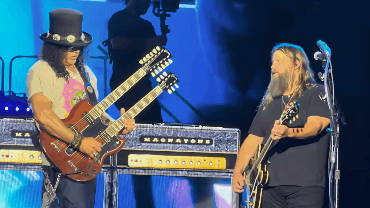Chris Stapleton Joins Guns N' Roses For Electric "Knockin' On Heaven's Door" Performance