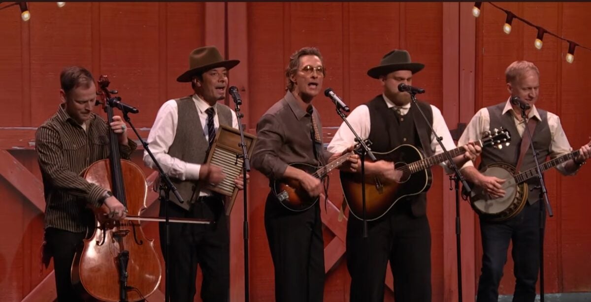 Jimmy Fallon performs bluegrass rendition of "Choosin' Texas" with Matthew McConaughey and The Last Bison