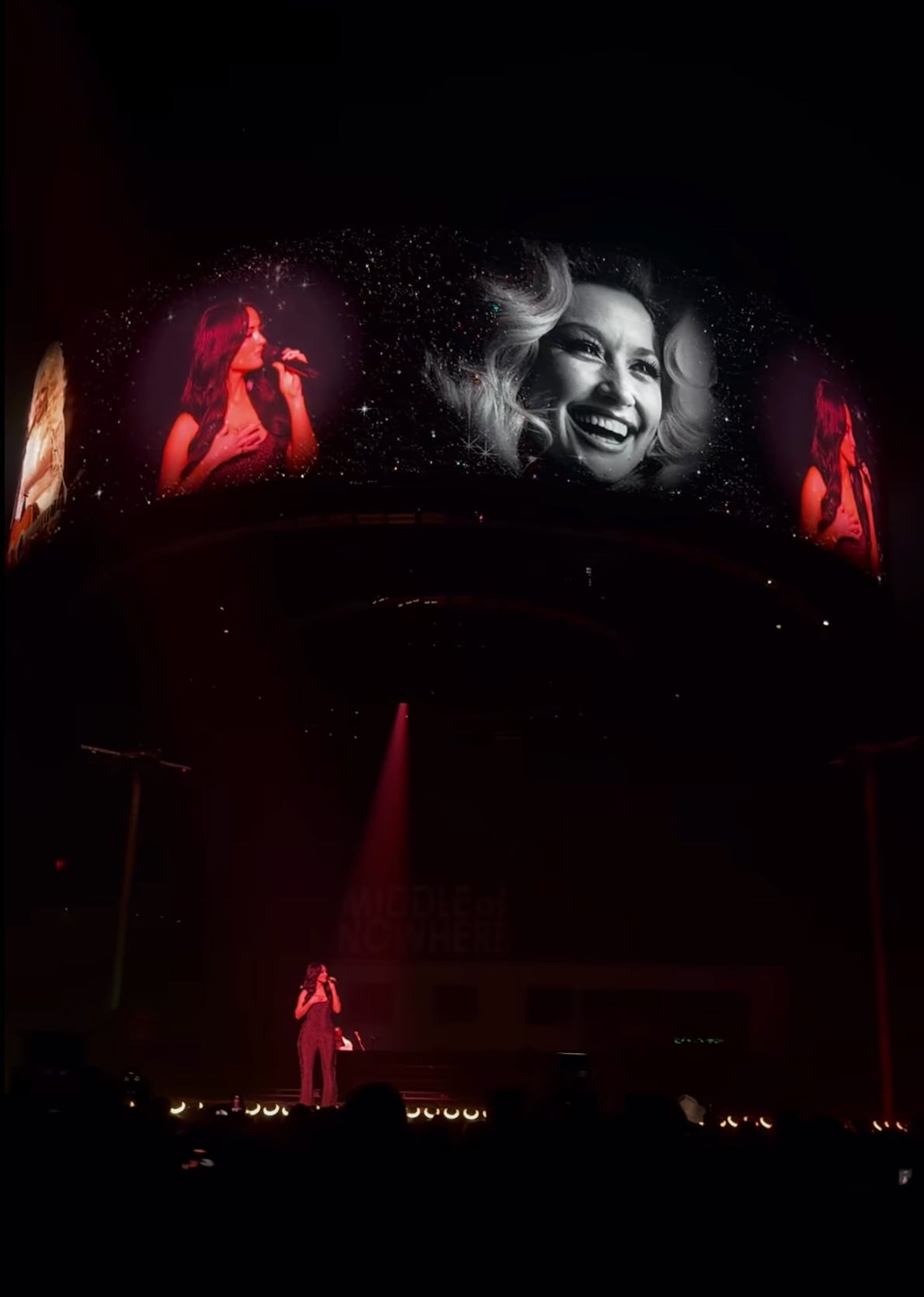 Kacey Musgraves pays tribute to Dolly Parton at her first show since the legend's death