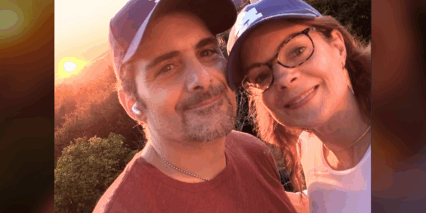 Brad Paisley shows off his major cake fail for his wife's birthday