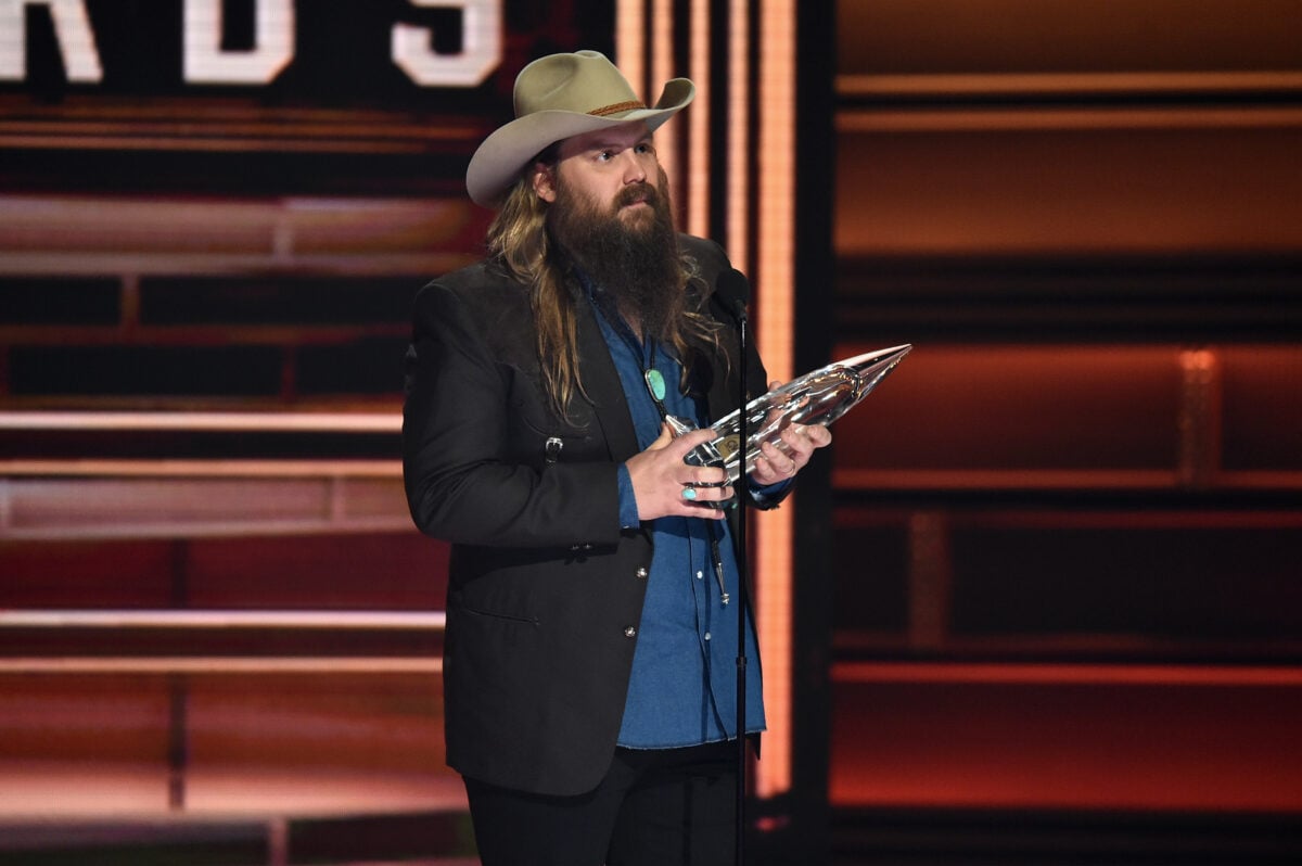 Chris Stapleton accepts trophy gives speech at 2017 CMA Awards