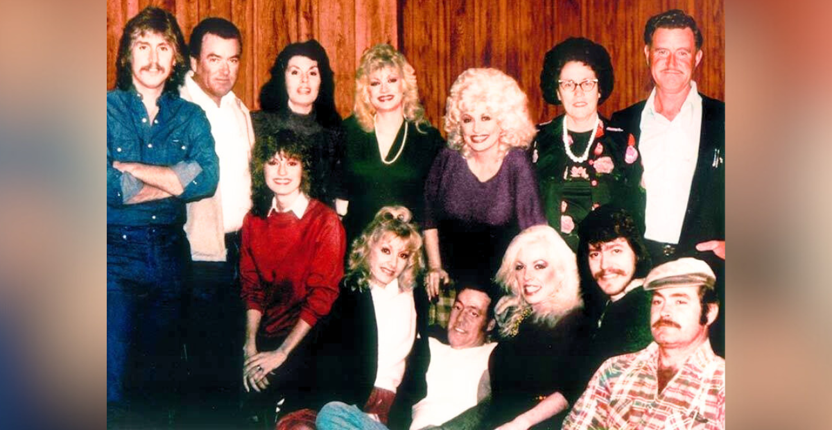 Dolly Parton with her siblings brothers and sisters and parents Robert Lee and Avie Lee Parton