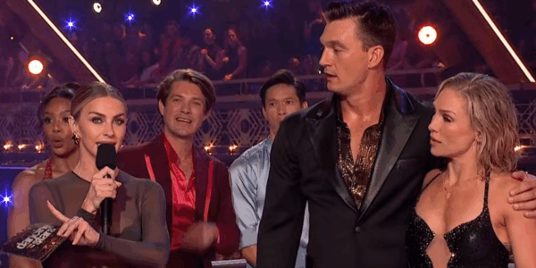 Julianne Hough announces that online voting crashed during DWTS Season 35 premiere