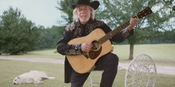 Country artist John Anderson died at the age of 71 on Oct. 21, but his death was preceded by an incredible return to recording music after losing his hearing.