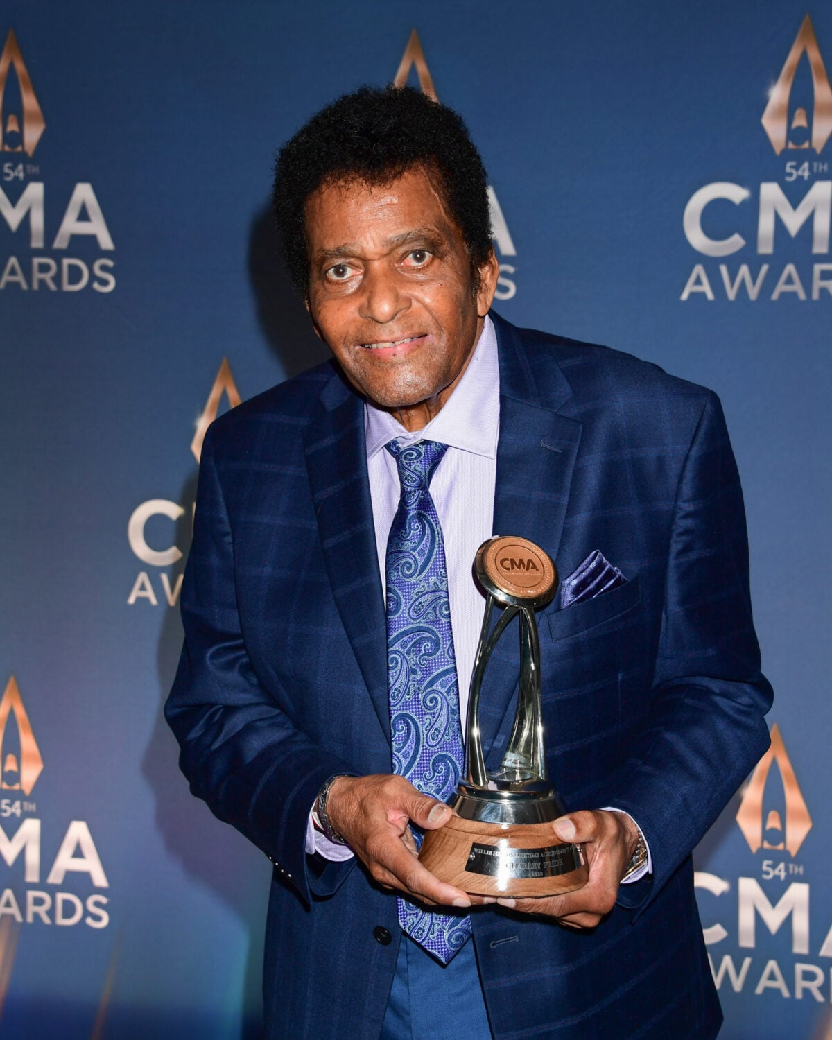 Charley Pride with the CMA Willie Nelson Lifetime Achievement Award in 2020