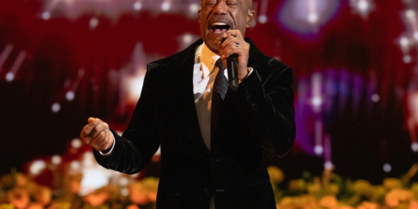 Darius Rucker performs Dolly Parton's "Two Doors Down"