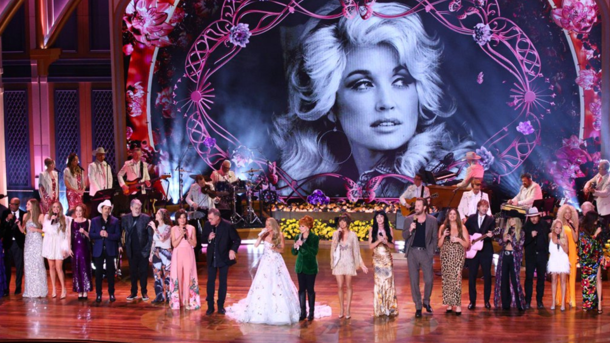 20+ Country Stars Close Out Dolly Parton Tribute With "I Will Always Love  You"