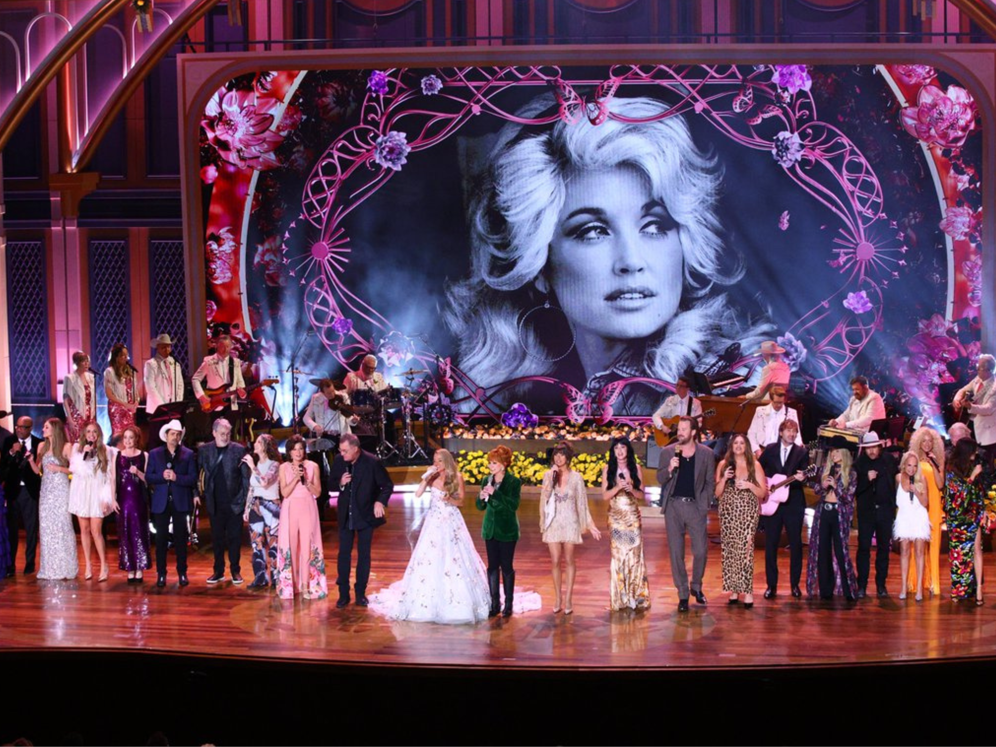 20+ Country Stars Close Out Dolly Parton Tribute With "I Will Always Love You"