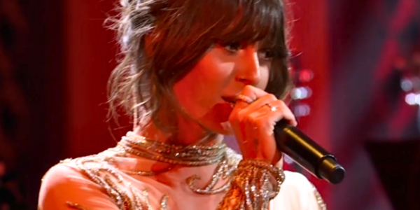 Ella Langley sings "Jolene" during Dolly Parton tribute special