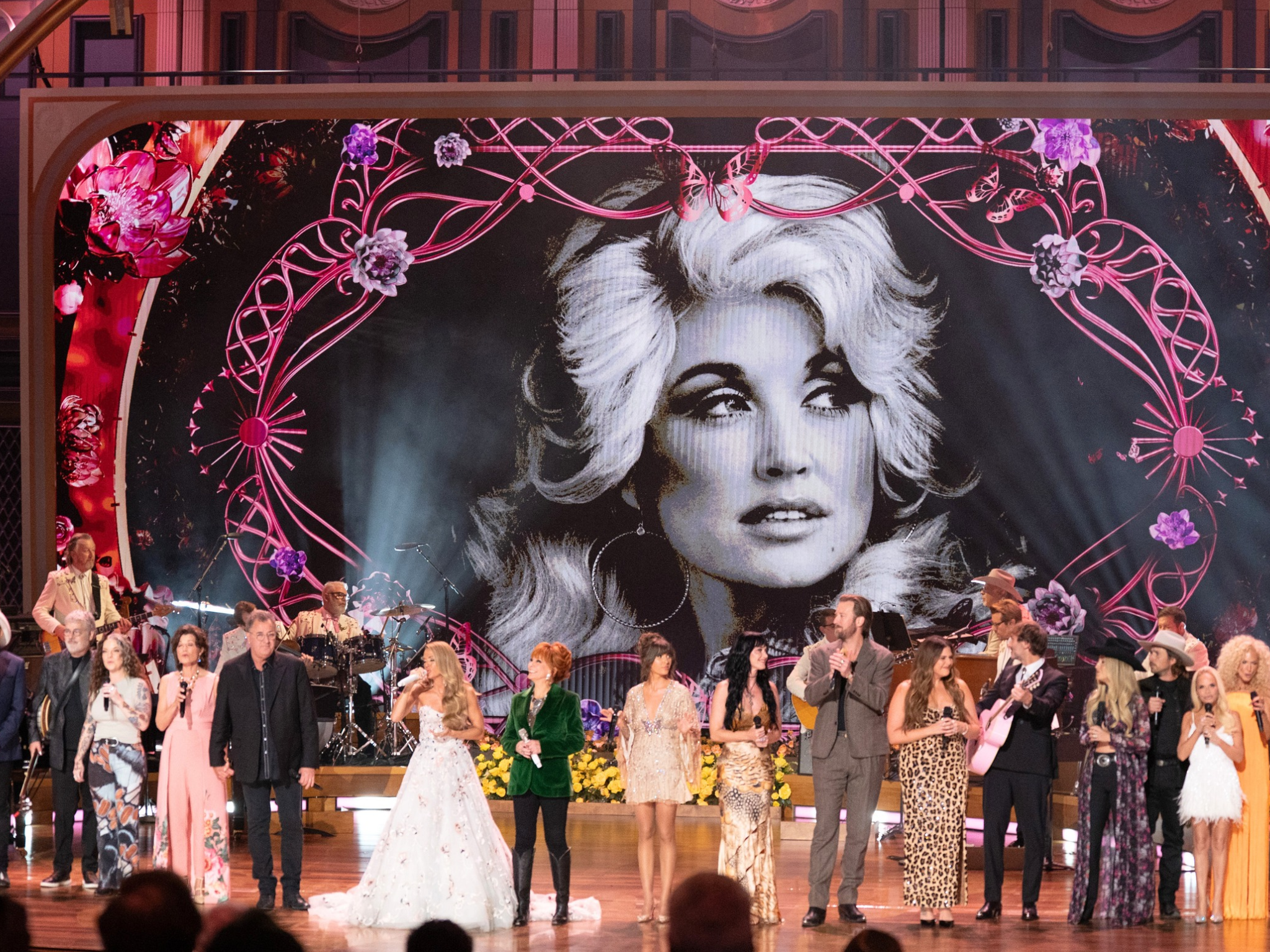 Every performer and guest appearance during CMA's Dolly Parton tribute show.