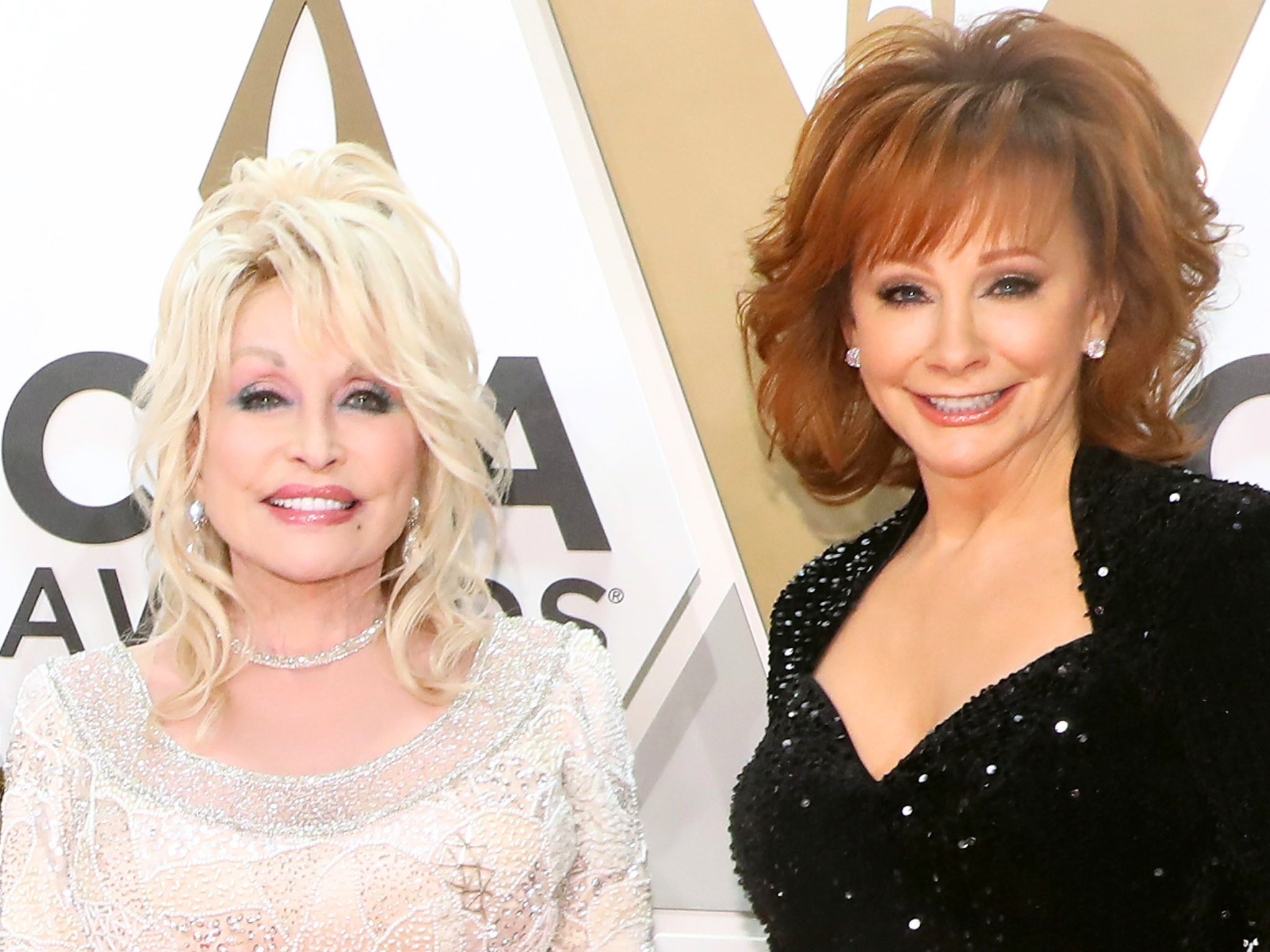 An upcoming episode of the Reba McEntire-led sitcom, Happy's Place, will end with a tribute to Dolly Parton.