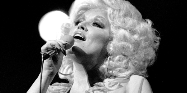 The Country Music Association aired a televised tribute in honor of Dolly Parton on October 21.