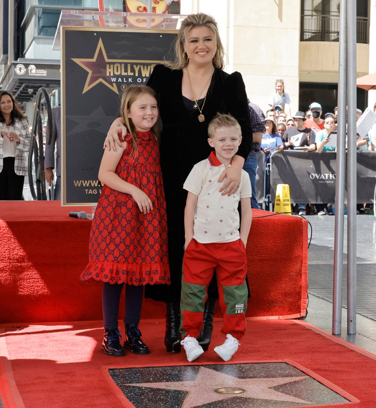 Kelly Clarkson with her kids, River Rose and Remington "Remy" Alexander, in 2022