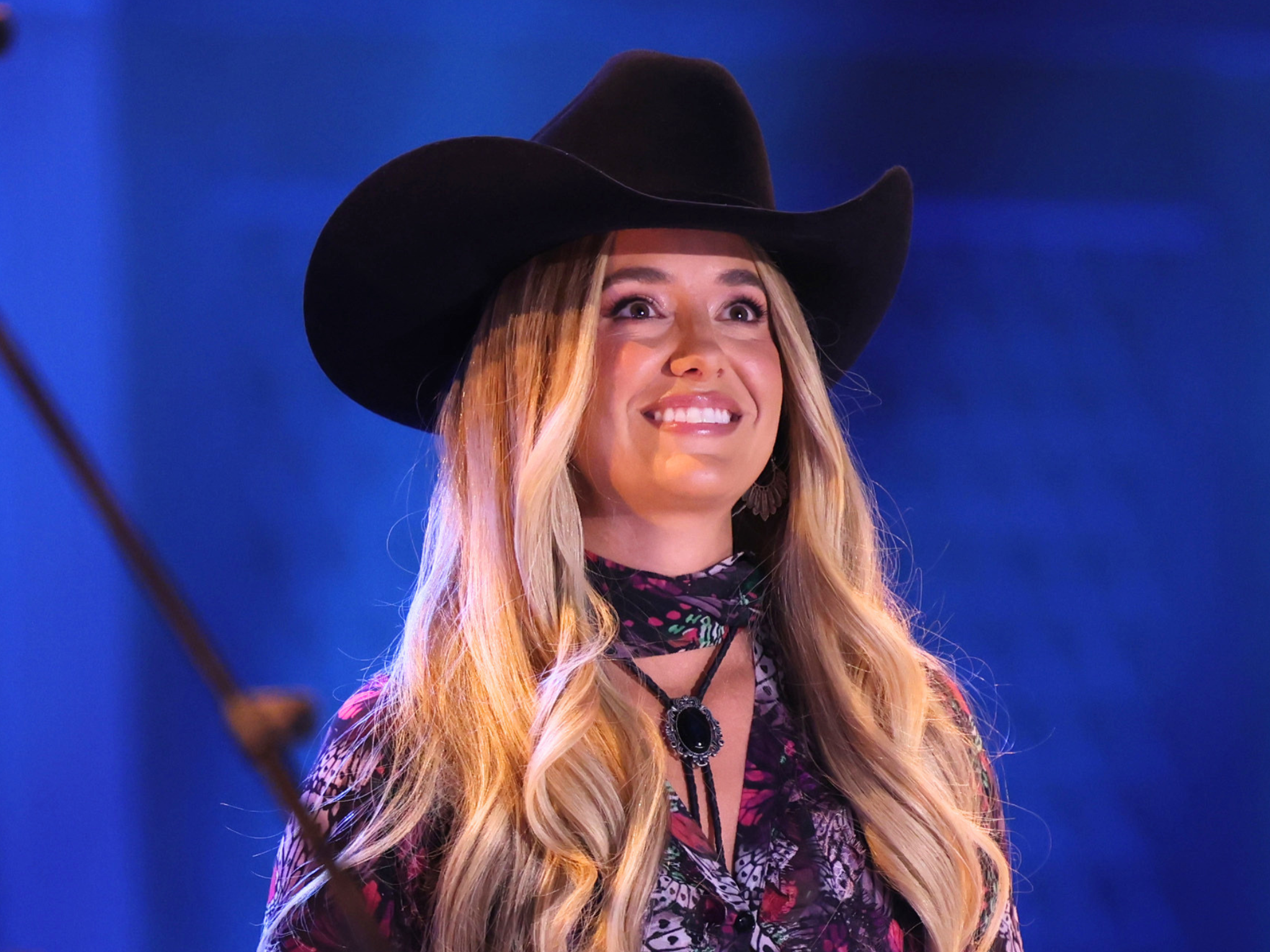 Lainey Wilson performs "Train Train" during CMA Dolly Parton tribute special, October 21, 2026