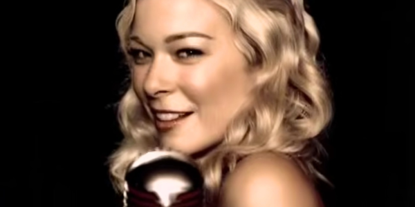LeAnn Rimes sings "Swingin'"